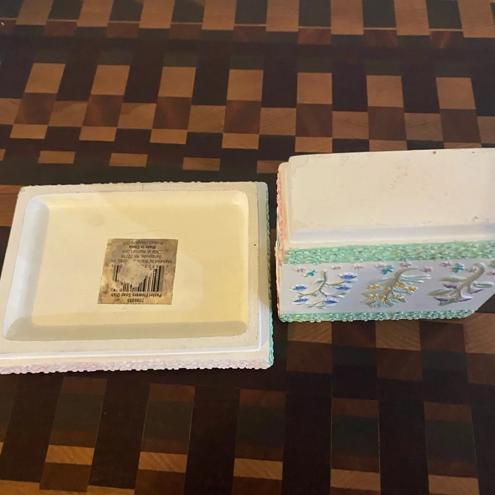 Vintage Shabby Chic Pastel Floral Embossed Decorative Toothbrush & Soap Dish